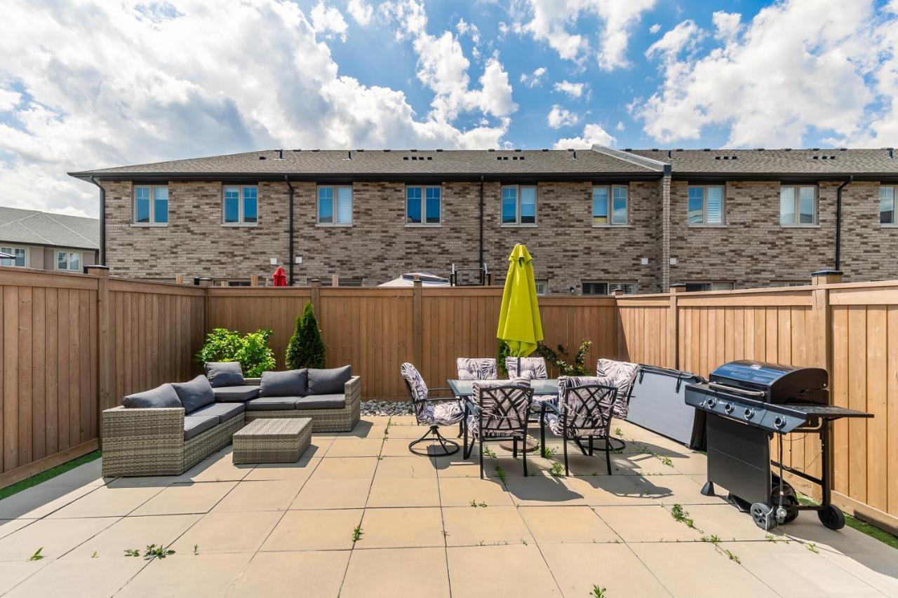 Modern Hamilton Homes Lake Ontario Shore By Globalstay Exterior foto