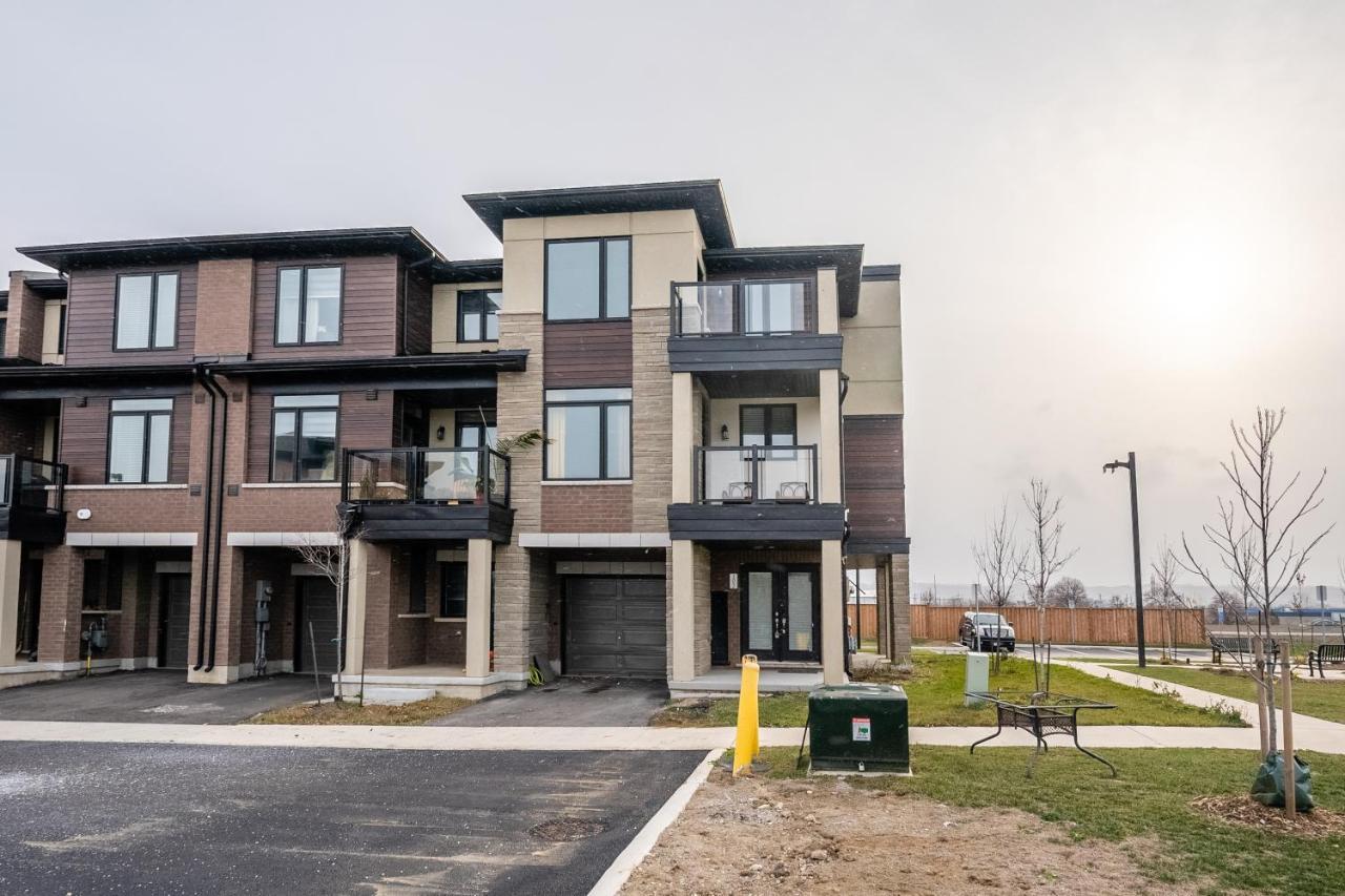 Modern Hamilton Homes Lake Ontario Shore By Globalstay Exterior foto