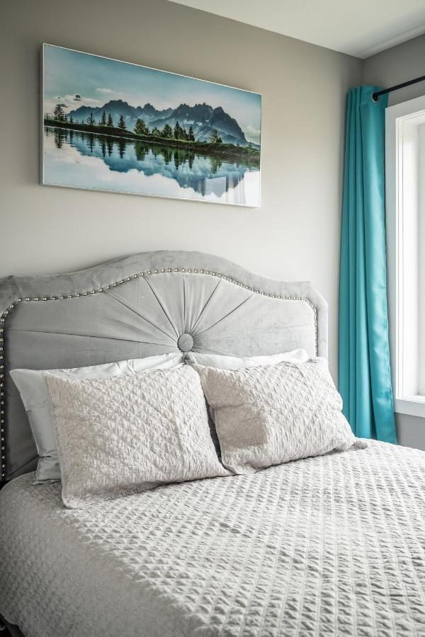 Modern Hamilton Homes Lake Ontario Shore By Globalstay Exterior foto